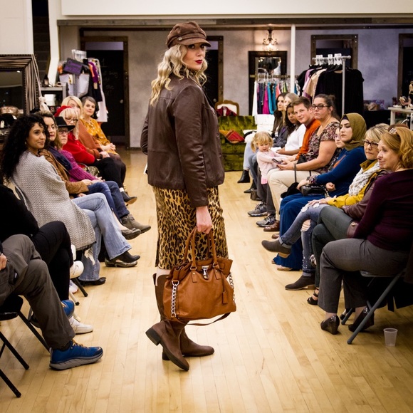 Meet your Posher, Patricia - Picture 7 of 8